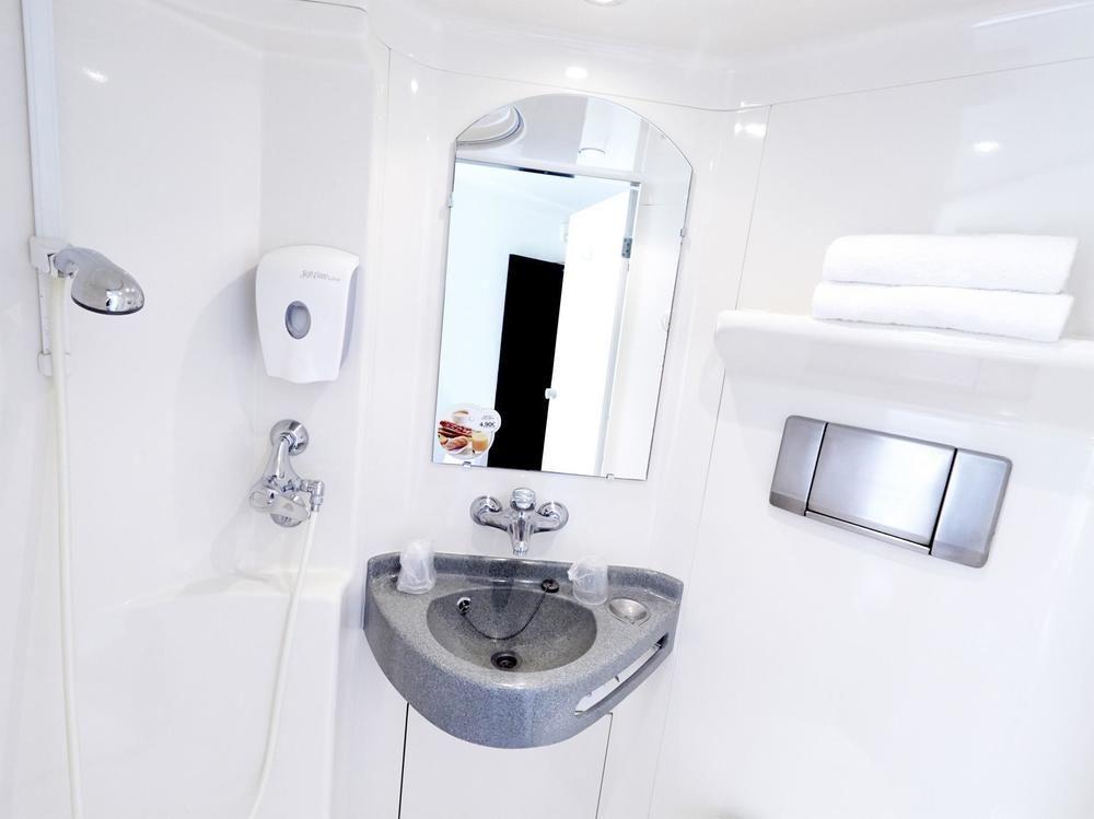Hotel F1 Lyon Genay Massieux エクステリア 写真