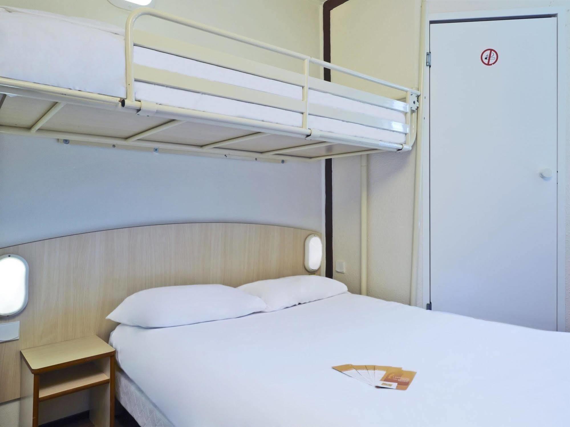 Hotel F1 Lyon Genay Massieux エクステリア 写真