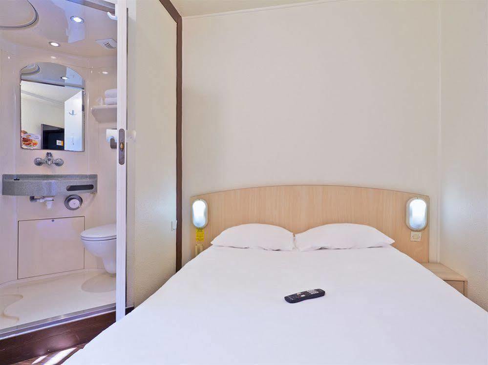 Hotel F1 Lyon Genay Massieux エクステリア 写真